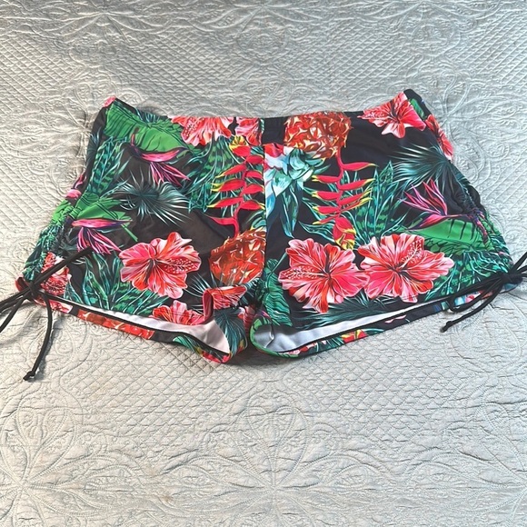 SHEIN Athletic Shorts Black and Red with Adjustable Drawstrings - Picture 3 of 12